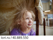 A child at home plays in a house built from a blanket. Стоковое фото, фотограф Кутина Татьяна / Фотобанк Лори