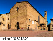 Сан-Джиминьяно, Италия. Церковь святого Августина (Chiesa di Sant'Agostino), 1280 - 1298 гг. (2017 год). Редакционное фото, фотограф Rokhin Valery / Фотобанк Лори