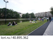 Отдых на "Черном озере" Казани (2023 год). Редакционное фото, фотограф Владимир Дресвянников / Фотобанк Лори