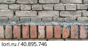 The bricks are gray and red in the old masonry. House wall. Surface protrusion. Vertically and horizontally laid bricks. Стоковое фото, фотограф Юлия Петровская / Фотобанк Лори