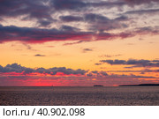 Красивый морской пейзаж на закате. Вид на море и облака на закате. Отлично подходит для фона. Стоковое фото, фотограф Андрей Степанов / Фотобанк Лори