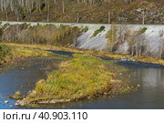 Railway Novokuznetsk-Tashtagol in the confluence of Mundybash and Uchelen, Gornaya Shoria. Стоковое фото, фотограф Ольга Остроухова / Фотобанк Лори