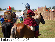 Средневековые конные воины в доспехах (2018 год). Редакционное фото, фотограф Олег Безруков / Фотобанк Лори