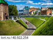 Пешеходный мост через Зеленский съезд (Нижний Новгород) (2023 год). Редакционное фото, фотограф Илья Старков / Фотобанк Лори