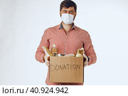 Donation box of food for people suffering from coronavirus pandemia. Стоковое фото, фотограф Сергей Толмачёв / Фотобанк Лори