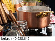 Copper pot with boiling water on a gas stove. Стоковое фото, фотограф Сергей Толмачёв / Фотобанк Лори