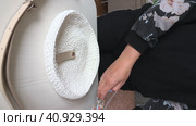 A woman applies a strap and accessories to a knitted bag. Close-up. Стоковое видео, видеограф Vadzim Yakubovich / Фотобанк Лори