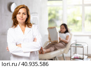 Asian woman waiting a facial beauty procedure. Стоковое фото, фотограф Яков Филимонов / Фотобанк Лори