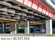 Automobile bridge across the river Skhodnya to Zelenograd in Moscow, Russia (2023 год). Стоковое фото, фотограф Володина Ольга / Фотобанк Лори