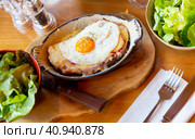 Fresh portion of croute savoyage served on table with lettuce. Стоковое фото, фотограф Яков Филимонов / Фотобанк Лори