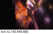 Sizzling Trout in Wok - Vertical Video. Стоковое видео, видеограф Поскребышев Михаил / Фотобанк Лори