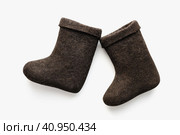 Детские валенки на белом фоне. Baby boots on a white background. Стоковое фото, фотограф Ольга Митряева / Фотобанк Лори