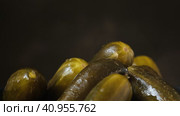 Pickled cucumbers spinning on a black background. Salt Cucumbers in a Bowl rotating on turntable. Close up. 4K. Diet, vegetarianism. Healthy Food. Preservation of vegetables. Winter organic food. Стоковое видео, видеограф Марина Демидюк / Фотобанк Лори