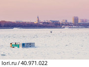 Cabin for winter swimming in the hole on the border between China and Russia. Amur river. In the background is the city of Heihe, China. Inscription Walruses of the Amur. Стоковое фото, фотограф Алексей Игнатов / Фотобанк Лори