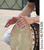 A man plays the djembe drum on a street in Moscow, Russia. Стоковое фото, фотограф Володина Ольга / Фотобанк Лори