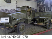 Американский трехосный полноприводный грузовик GMC CCKW-353, 1944 год. Музей военной техники "Моторы войны", Москва. (2023 год). Редакционное фото, фотограф Сергей Рыбин / Фотобанк Лори