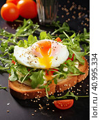 Toast with cheese, egg and vegetables. Generated by AI. Стоковое AI-изображение, AI-художник Ярославский Максим / Фотобанк Лори