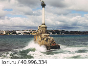 Крым, Севастополь, памятник, море (2020 год). Редакционное фото, фотограф Андрей Макаренко / Фотобанк Лори