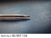 Ball pen laying on the gray surface, with cope space. Стоковое фото, фотограф Татьяна Терехина / Фотобанк Лори