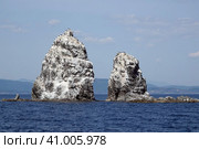 Кекуры Пять Пальцев в заливе Петра Великого Японского моря. Стоковое фото, фотограф Free Wind / Фотобанк Лори