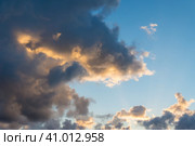 The sky before a thunderstorm, thundery gray clouds in the sky. Стоковое фото, фотограф Zima Nadezhda / Фотобанк Лори