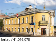 Бывшая городская усадьба Заборова — Филипповых. Яузская улица, 1/15. Москва (2023 год). Редакционное фото, фотограф Михаил Ворожцов / Фотобанк Лори