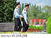 Дежурный наряд полиции. ВДНХ. Останкинский район. Город Москва (2014 год). Редакционное фото, фотограф lana1501 / Фотобанк Лори