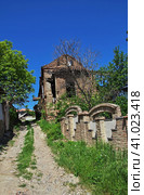The vintage street in Signagi city, Georgia (2013 год). Редакционное фото, фотограф Сергей Стрелков / Фотобанк Лори