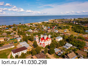Aerial view of Russian town of Kozmodemyansk on Volga river with Smolensky Cathedral. Стоковое фото, фотограф Яков Филимонов / Фотобанк Лори