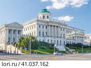 Дом Пашкова, Российская государственная библиотека, Румянцевский музей, Москва, Воздвиженка, дом 3 - август 2023. Редакционное фото, фотограф Юрий Золотаревский / Фотобанк Лори