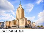 Высотка Гостиница Ленинградская, Москва (2023 год). Стоковое фото, фотограф Baturina Yuliya / Фотобанк Лори