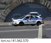 Полицейский автомобиль. Рязанский проезд. Красносельский район. Город Москва (2014 год). Редакционное фото, фотограф lana1501 / Фотобанк Лори