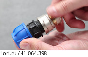 Compression male threaded adapter from plastic pipe to metal. Стоковое видео, видеограф Владимир Григорьев / Фотобанк Лори