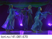 Teenage dance group performs Georgian folk dance 2022. Редакционное фото, фотограф Анна Кривицкая / Фотобанк Лори
