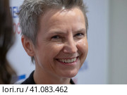 Лидер группы "Сурганова и Оркестр" Светлана Сурганова дает интервью медиа во время рок-концерта в Лужниках в городе Москве, Россия (2023 год). Редакционное фото, фотограф Николай Винокуров / Фотобанк Лори