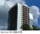 Двадцатичетырехэтажное жилое здание, 2011 года постройки. Торгово-гостиничный комплекс «Корстон». Борисовское шоссе, 1. Город Серпухов. Московская область (2014 год). Стоковое фото, фотограф lana1501 / Фотобанк Лори