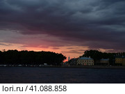 The Menshikov Palace, a Petrine Baroque edifice in Saint Petersburg, Russia, taken across Neva river (2018 год). Стоковое фото, фотограф Анна Кривицкая / Фотобанк Лори