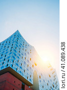 Hamburg, Germany - May 17, 2018: Elbphilharmonie in hafencity district, Hamburg, Germany. Редакционное фото, фотограф Igor Tichonow / Фотобанк Лори