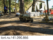 FINOWFURT, GERMANY - APRIL 22, 2023: RC model of a half-track military vehicle Sd.Kfz. 7. Meeting of fans of retro cars of the Eastern bloc (Ostfahrzeugtreffen). Редакционное фото, фотограф Sergey Kohl / Фотобанк Лори