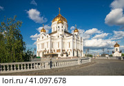 Храм Христа Спасителя летним днём. Москва (2018 год). Стоковое фото, фотограф Олег Пученков / Фотобанк Лори
