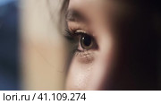 Eyes of a young woman with long flowing hair close-up. Стоковое видео, видеограф Aleksey Kidisyuk / Фотобанк Лори