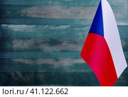 Национальный флаг Чехии на деревянном фоне место для текста (2019 год). Стоковое фото, фотограф Лозовая Людмила / Фотобанк Лори