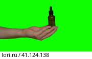 Female hands testing natural oil cosmetics on a chroma green screen background. Dropper glass Bottle with pipette. Spa. Beauty products. Skincare, recommend, makeup advertising. Chromakey, keying. Стоковое видео, видеограф Марина Демидюк / Фотобанк Лори