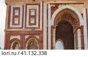A fragment of an ancient building in the architectural complex of the mausoleum Itmad-Ud-Daula. On the walls of red sandstone and white marble - ornaments, lines from the Koran carved in stone. (2022 год). Стоковое фото, фотограф Вера Ивановна Кубарева / Фотобанк Лори