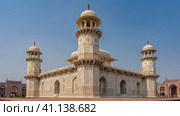 Beautiful symmetrical marble tomb of Itmad-Ud-Daulah on a blue sky background. Mausoleum with minarets, domes, arches. The walls are decorated with ornaments, inlays of precious stones. India. Agra. (2022 год). Стоковое фото, фотограф Вера Ивановна Кубарева / Фотобанк Лори