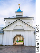 Konevsky Monastery on Konevets Island on Lake Ladoga - Russia. The central entrance with the gate church (2023 год). Стоковое фото, фотограф Оксана Медведева / Фотобанк Лори