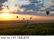 Полет на воздушных шарах на закате. Стоковое фото, фотограф Елена Коромыслова / Фотобанк Лори