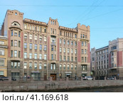 Петербург. Дома Санкт-Петербургского мещанского общества. 1911-1912. Набережная реки Фонтанка 86 и 88. Санкт-Петербург. (2023 год). Редакционное фото, фотограф Татьяна Т / Фотобанк Лори