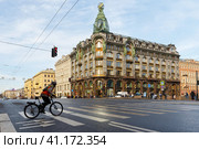 Невский проспект. Дом Зингера. Дом книги.  Книжный магазин. (2019 год). Редакционное фото, фотограф Роман Сибиряков / Фотобанк Лори