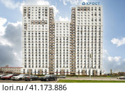 Современный жилой комплекс "Крост" на Карамышевской набережной в Москве (2022 год). Редакционное фото, фотограф Сергей Никифоров-Гордеев / Фотобанк Лори